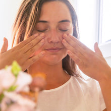 Load image into Gallery viewer, Bestow Graces Soothing Serum